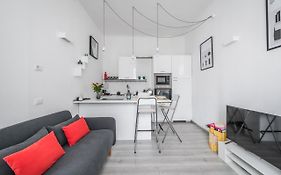 The Minimal Chic Home - Isola Garibaldi